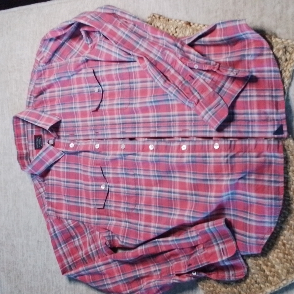 Untuckit Button Up